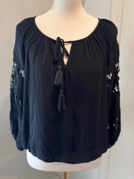ASTR The Label Tops - ASTR The Label | Crochet Balloon Sleeve Peasant Blouse | Black | Size Small